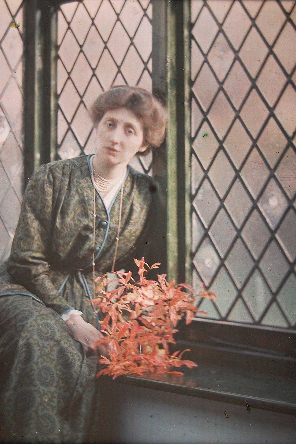 A beautiful autochrome self-portrait Olive Edis took in 1912