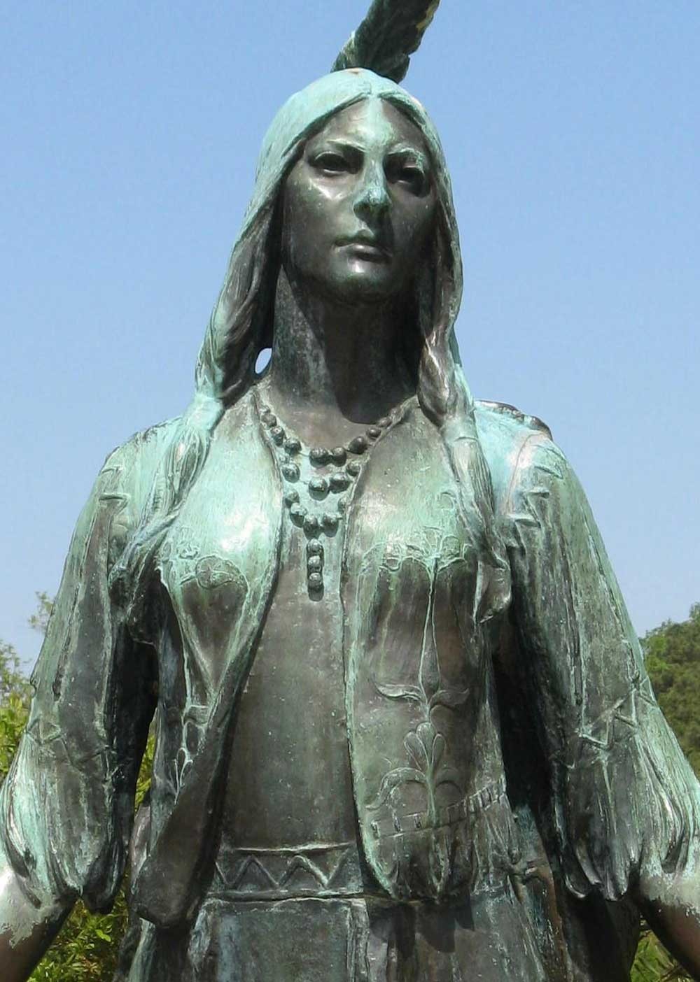 An idealised statue of Pocahontas in Williamsburg, Virginia (USA)